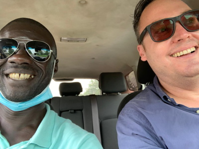 Dr. Bouché mit Taxifahrer